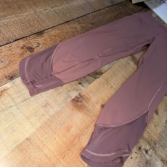 Lululemon
Nulu Craft Mesh Leggings size 6 - Picture 12 of 15